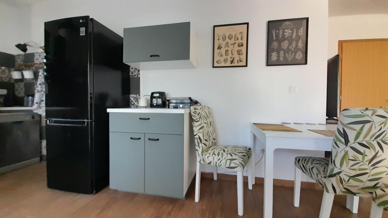 Apartments & Room Danijel Pinezići Extérieur photo